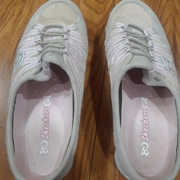 Skechers Slip on Tennis Shoes - Picture 3 of 4